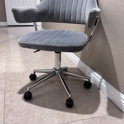  Gray office chair - Great condition