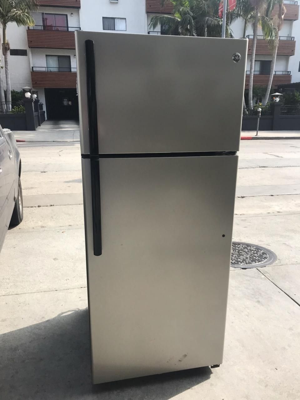 $299 GE stainless 18 cubic fridge 2015-16 model includes delivery in the San Fernando valley warranty and installation included