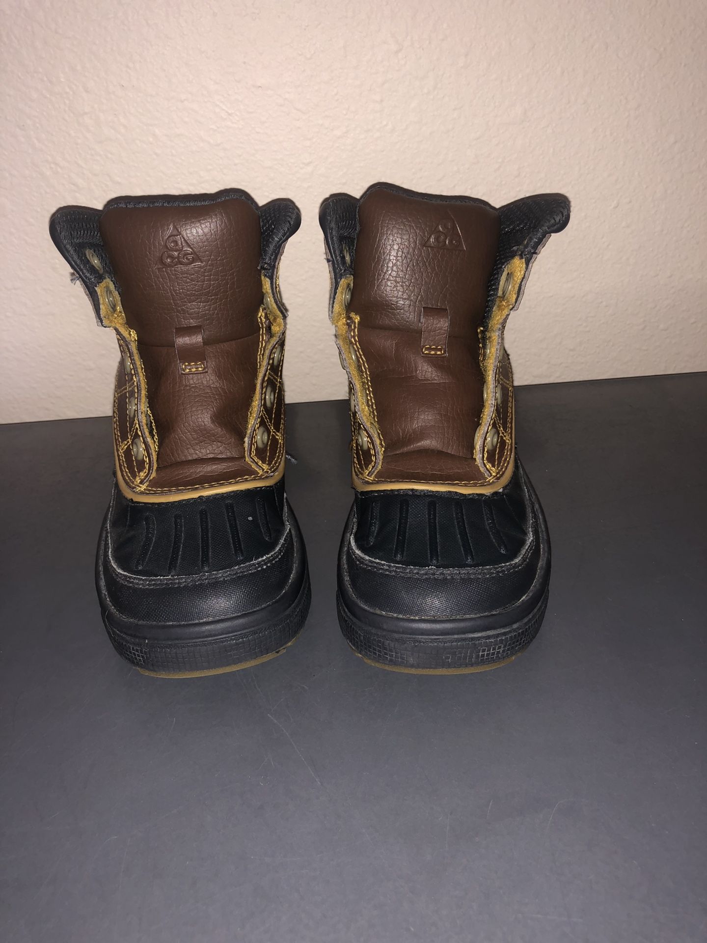 Nike ACG Woodside Waterproof boots - Size 11c