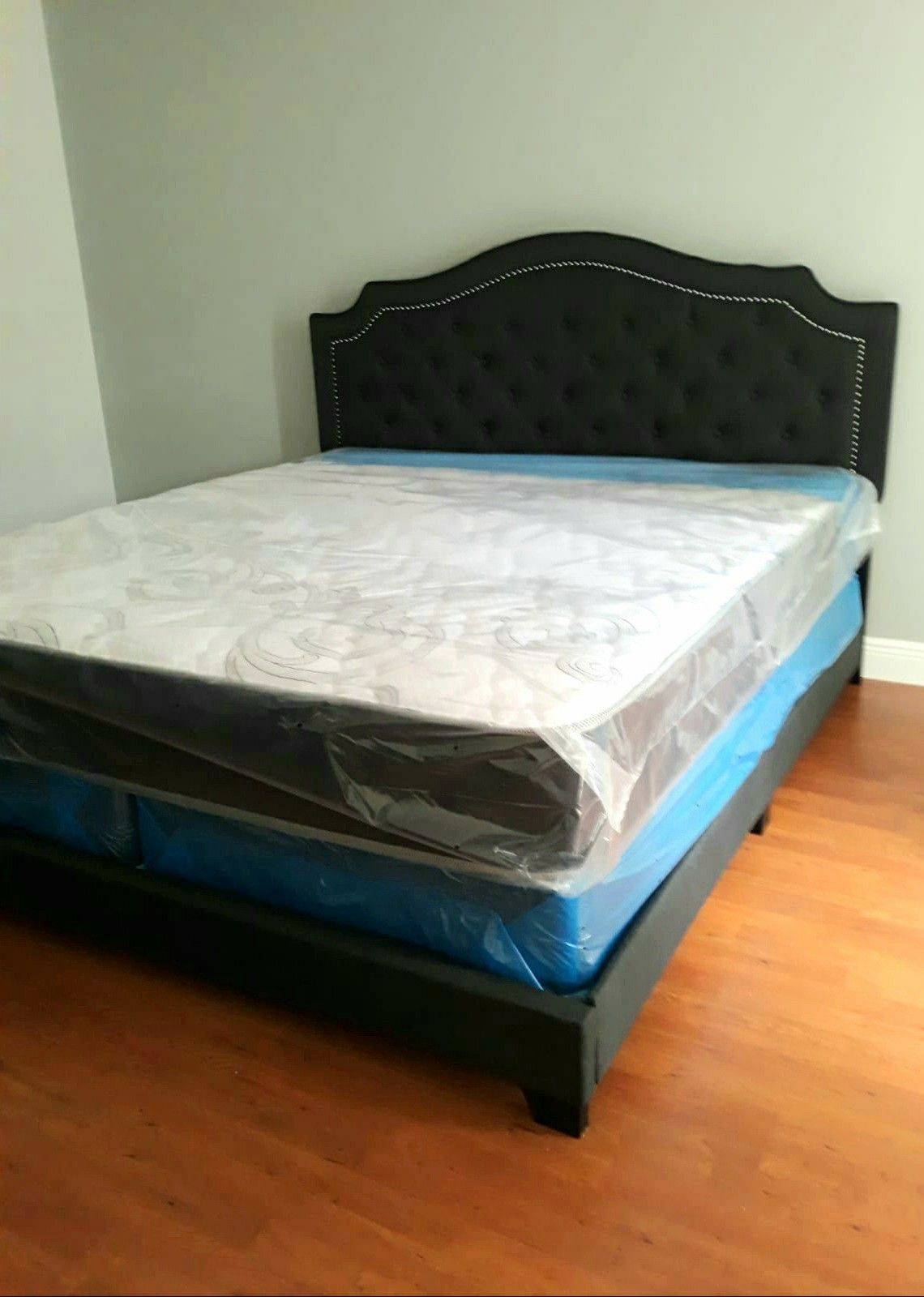 New KING size mattress & BOX spring. Bed frame not included on offer