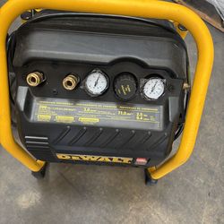 Compressor Dewal quiet 2.6 gallons