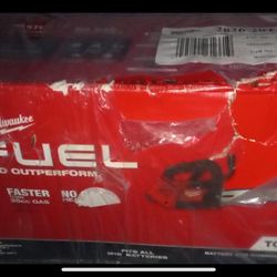 Milwaukee Fuel Chainsaw