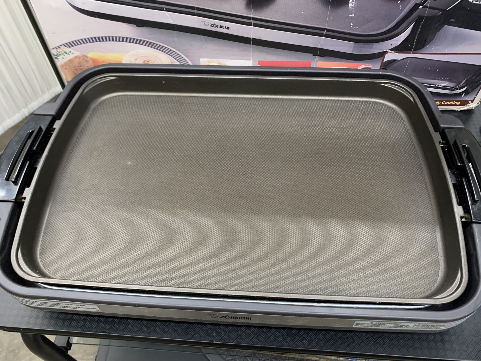 Zojirushi EADCC10 Gourmet Sizzler Electric Griddle, Extra Large clean