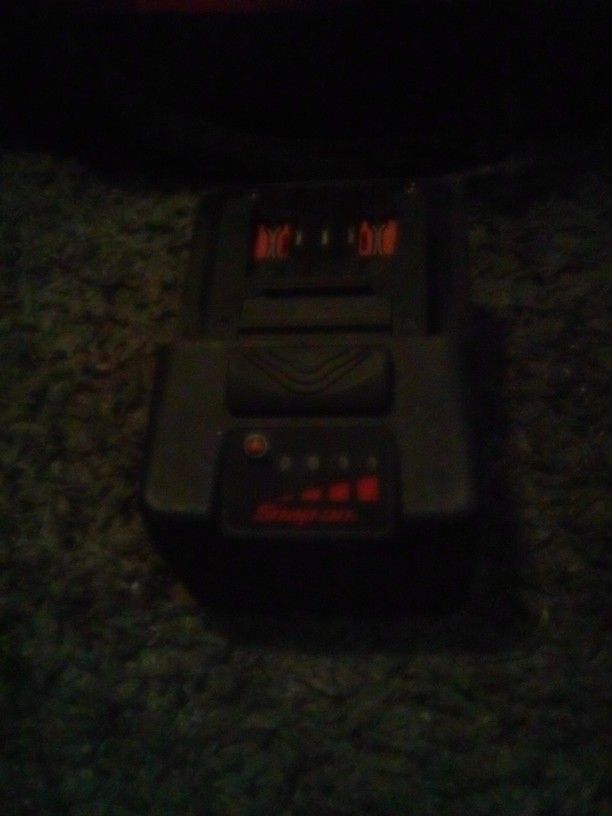 Snap-on CT8187 18V 5.0Ah 90 Wh. With Milwaukee Bag 60$ Or Make Me An Offer I'll More Than Likely Take A Descent Offer Ty