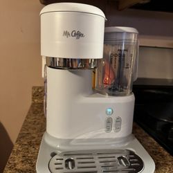 Mr. Coffee Single Serve Frappe and Iced Coffee Maker with Blender in New Condition-You can come to my house or I can meet you at the Outlet Mall in Ca