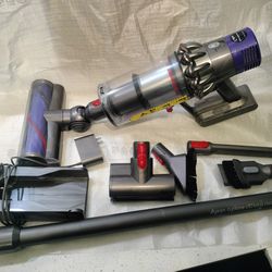 Dyson V10 Total Clean Cord free Vacuum Cleaner 