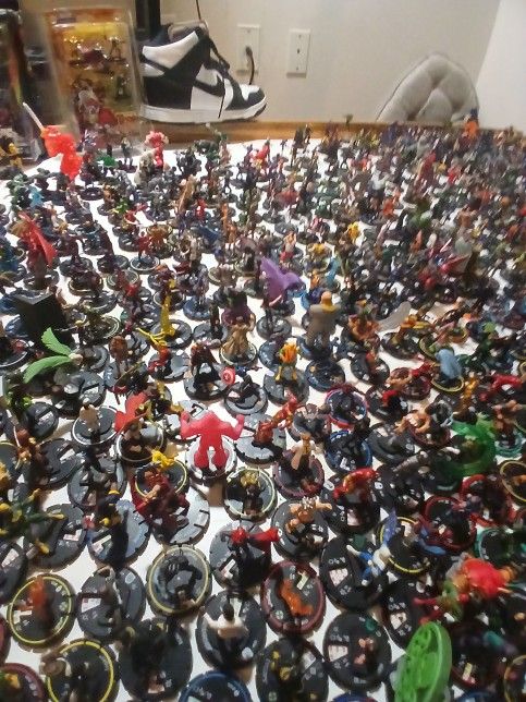 Huge Collectors Lot Over 1200+Figures Lots Of Rares And Chase