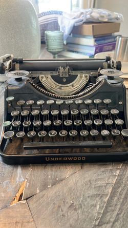 Underwood Vintage Manual Typewriter