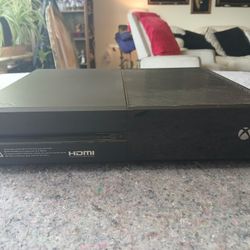 
Microsoft Xbox One 500GB Home Console - Black (1540)

The Microsoft Xbox One 500GB Home Console in Black is a popular gaming console released by Micr