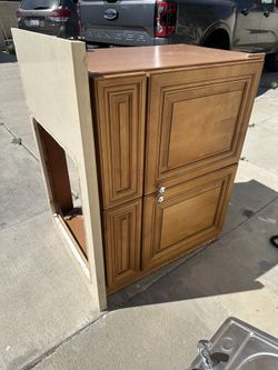 Free Kitchen/bathroom vanity