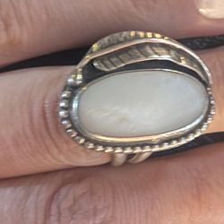 Vintage Navajo Indian Artisan DM Sterling Silver Mother Of Pearl Feather Ring Sz 7