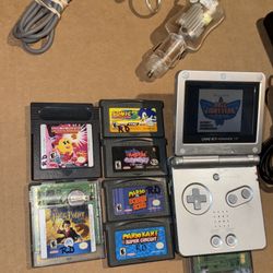 NINTENDO GAME BOY ADVANCE SP LOT