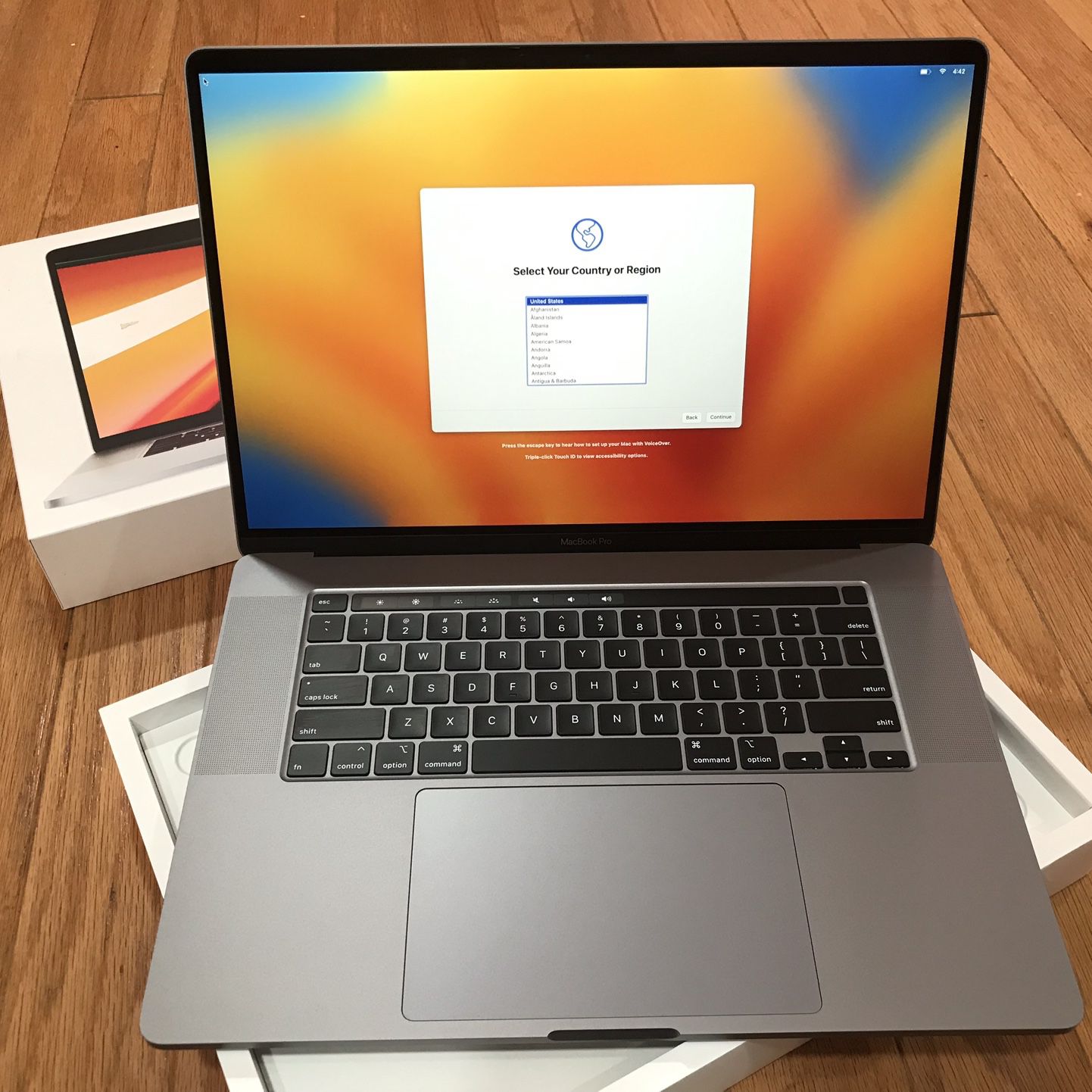 16” MacBook Pro 2019, 8-core i9, 32GB RAM, 1TB SSD, 8GB GPU, Apple 