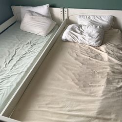 Twin Beds 