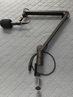 Behringer XM8500 Microphone and Boom Arm