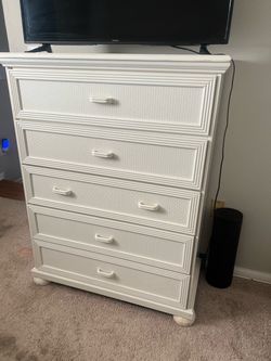 White 5-Drawer Tall Dresser Chest