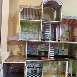 Doll Houses 