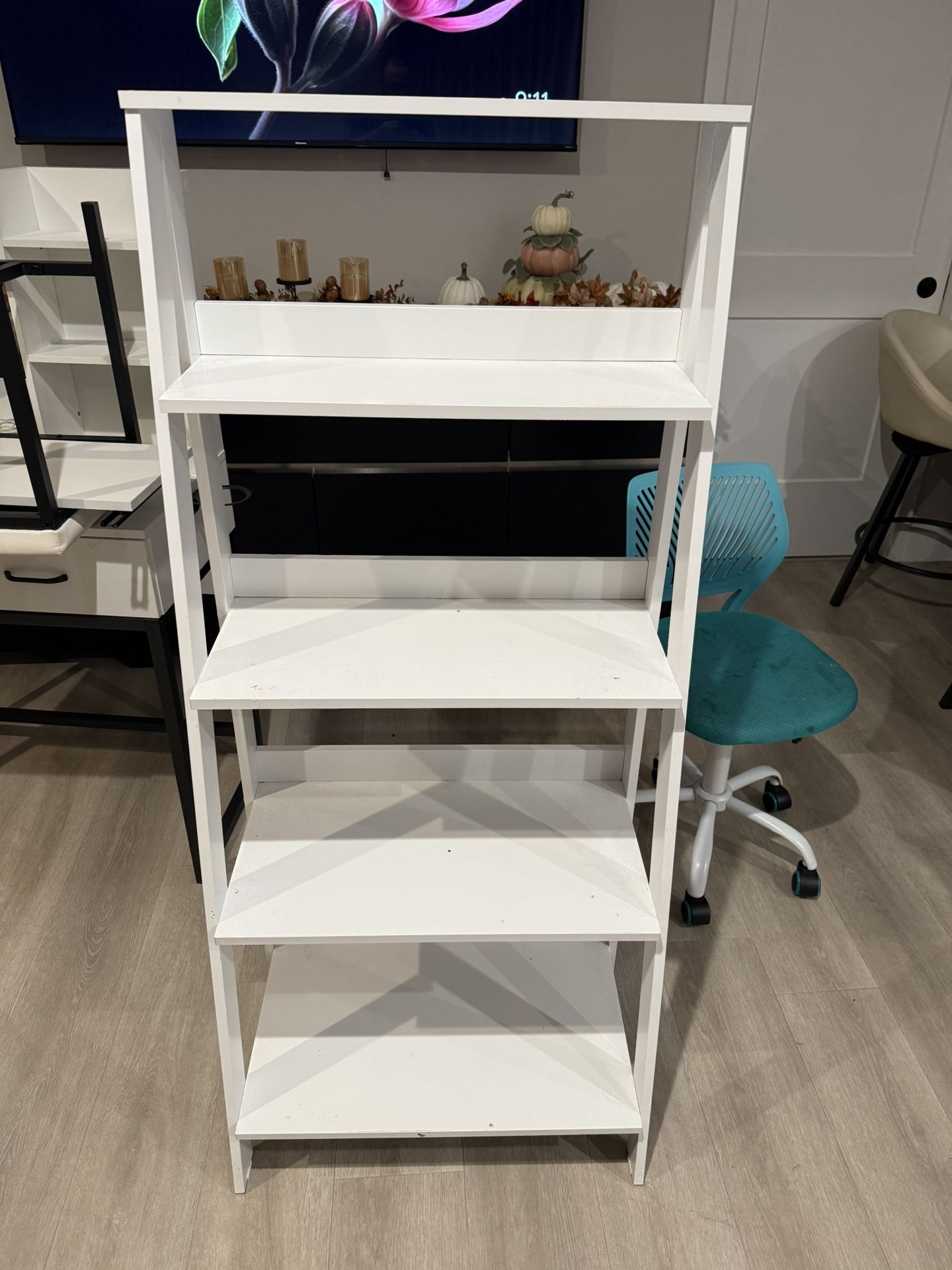 White Ladder Shelf / Bookshelf