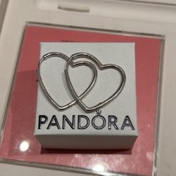Pandora Pendientes de aro asimétricos con forma de corazón Plata de ley