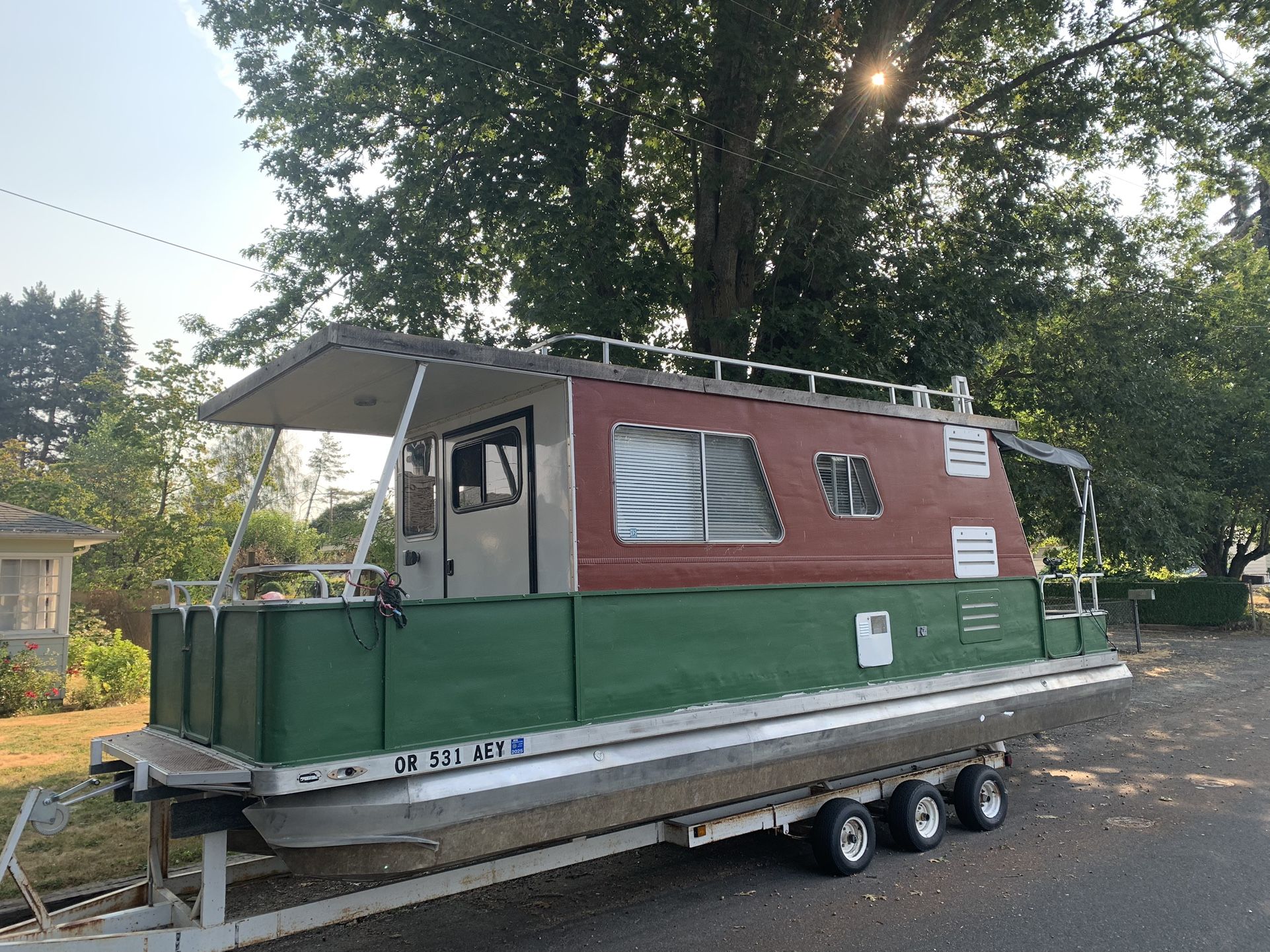 Pontoon Houseboat!