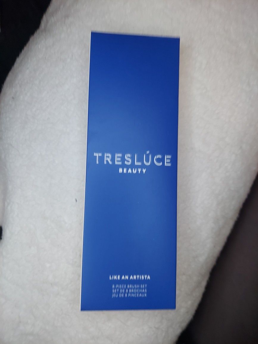 Tresluce eyeshadow palette & brush set