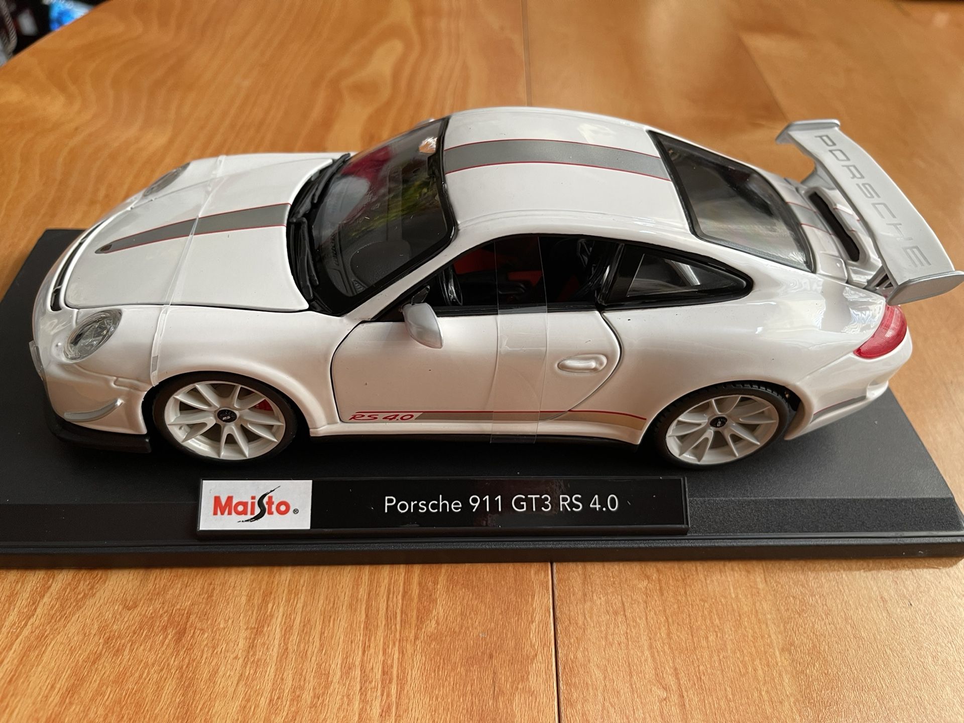 Maisto 1:18 Porsche 911  GT3 RS 4.0