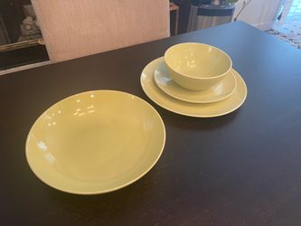 Complete 30+ Piece Dinnerware Set – Yellow (citron tone) Plates & Bowls