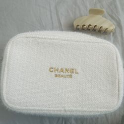  Brand New CHANEL Beauté Limited Edition Cosmetic Pouch – Ivory Bouclé Fabric
