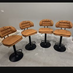 4 Bar Stools 24" Like New Condition 