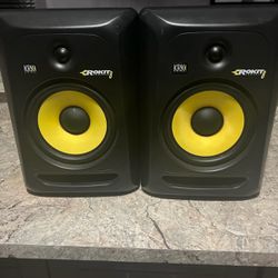 Krk Rokit 8 (Pair with Stands)