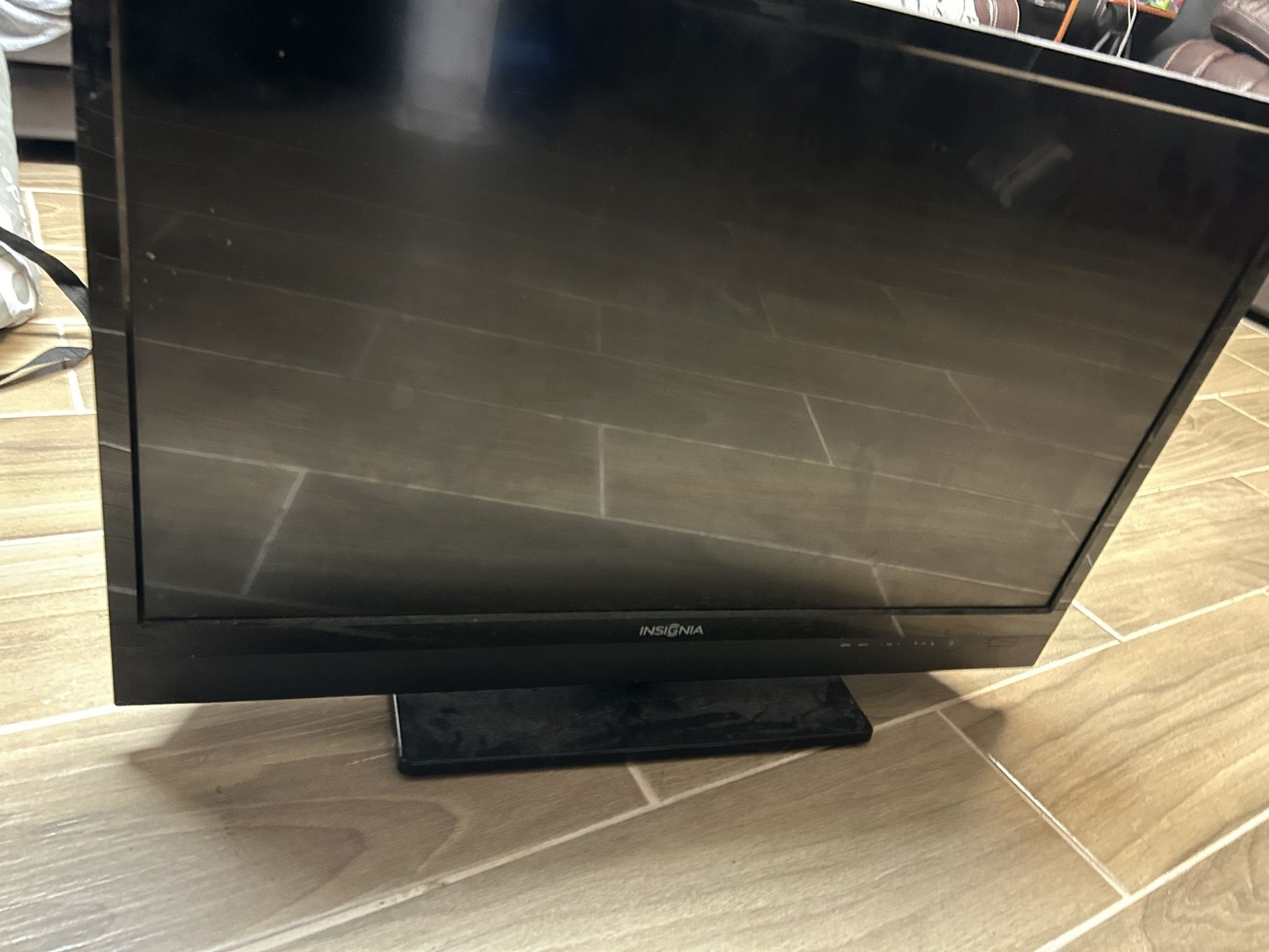 Insignia Small TV 29 Inches Wide