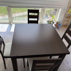Dining table set for sale – seats up to 6 (expandable)