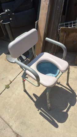 Adjustable porta potty
