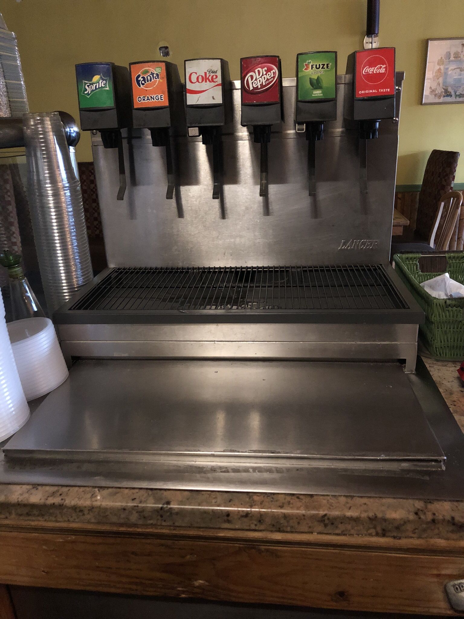6 Bib Fountain Soda Machine $150