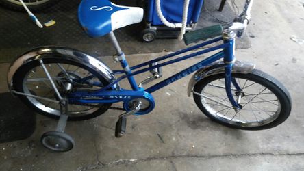 Vintage Schwinn kids bike with training wheels