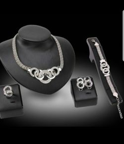 18k White Gold Plated Jewelry Set New Never Used