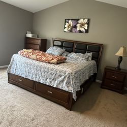 King Bedroom Set Very Good Condition