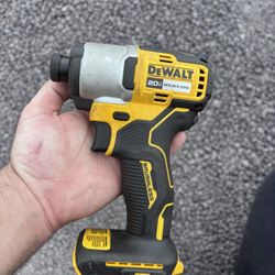 Impact Driver (dewalt) 