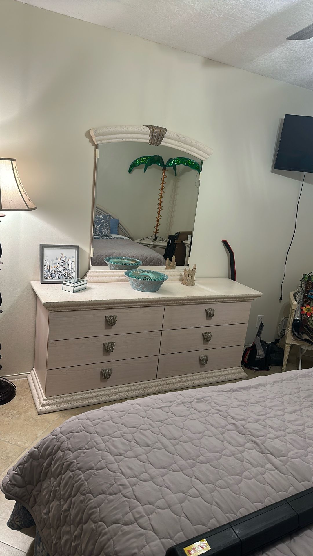 5 Piece KING Size. Bedroom set