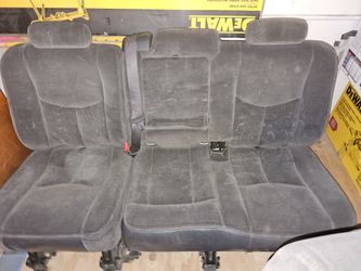 2006 Chevy 2500 Seats