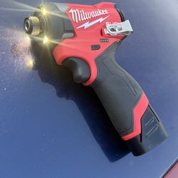M12 Milwaukee Fuel With Battery And Charger 