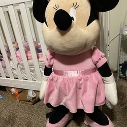 Giant Minnie Mouse 