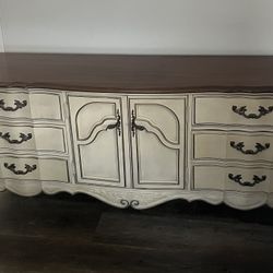Dresser w/ Mirror.