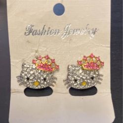 Hello Kitty Earrings— New!!