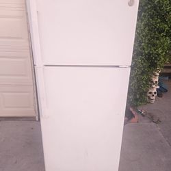 GE REFRIGERATOR