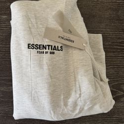 ESSENTIALS sweatshirt Size L