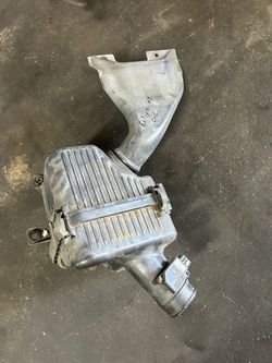 Air intake box with mas air flow sensor Mitsubishi eclipse  4 cylinder 2007