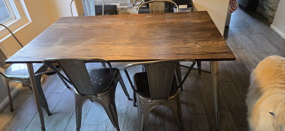 Dining Room Table (+ Chairs)