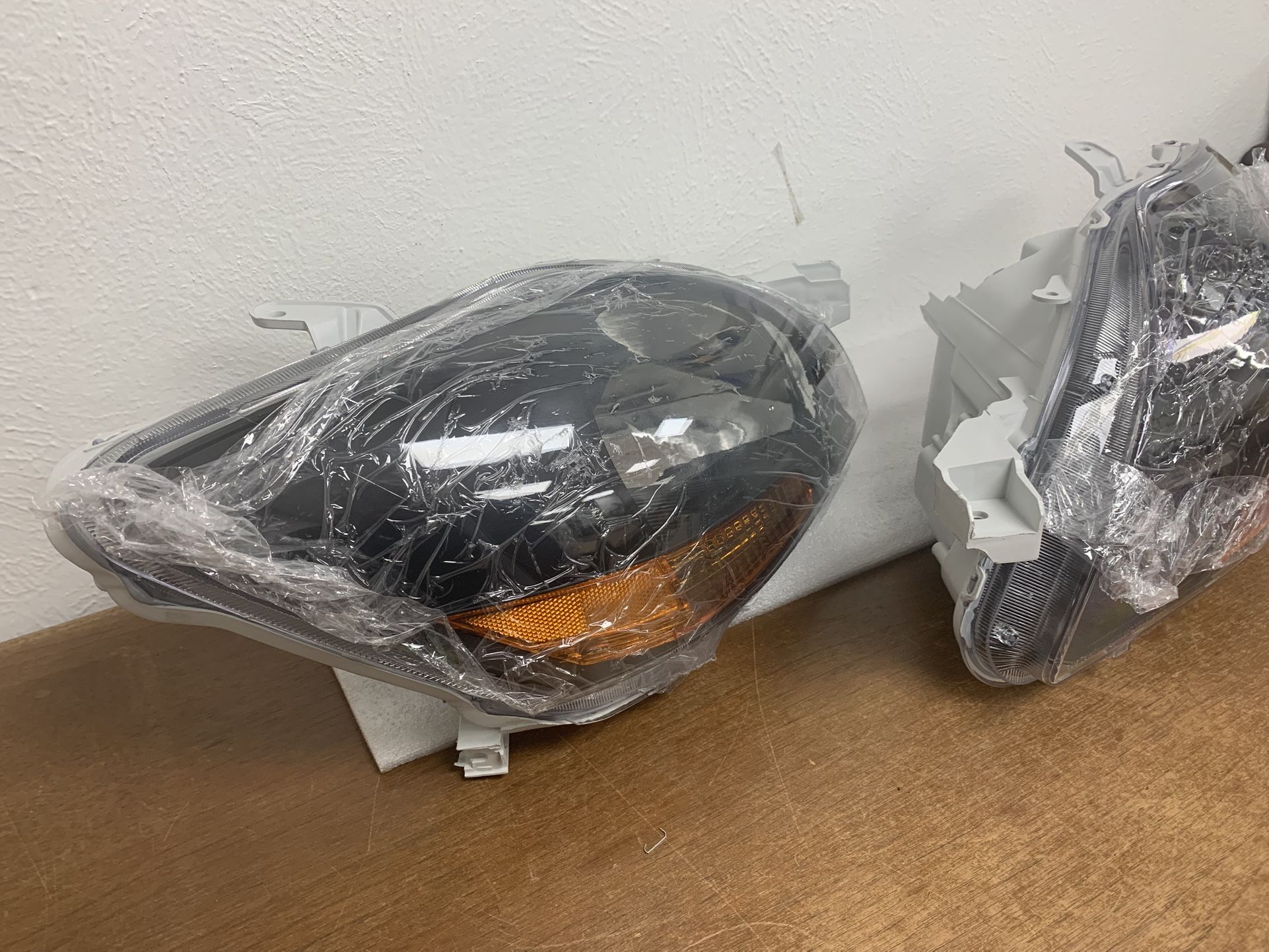 Toyota Yaris Headlights L And R