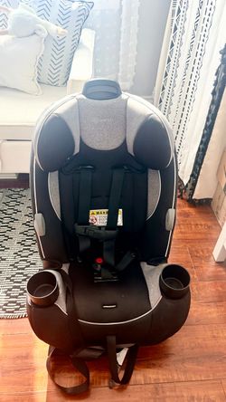 Safety 1st Everfit DLX  - like new